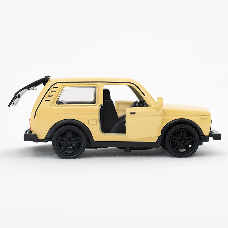 1:36 Alloy Diecast LADA NIVA Vintage Car Model Classic PullBack Car Miniature Vehicle Replica For Collection Gift Kids