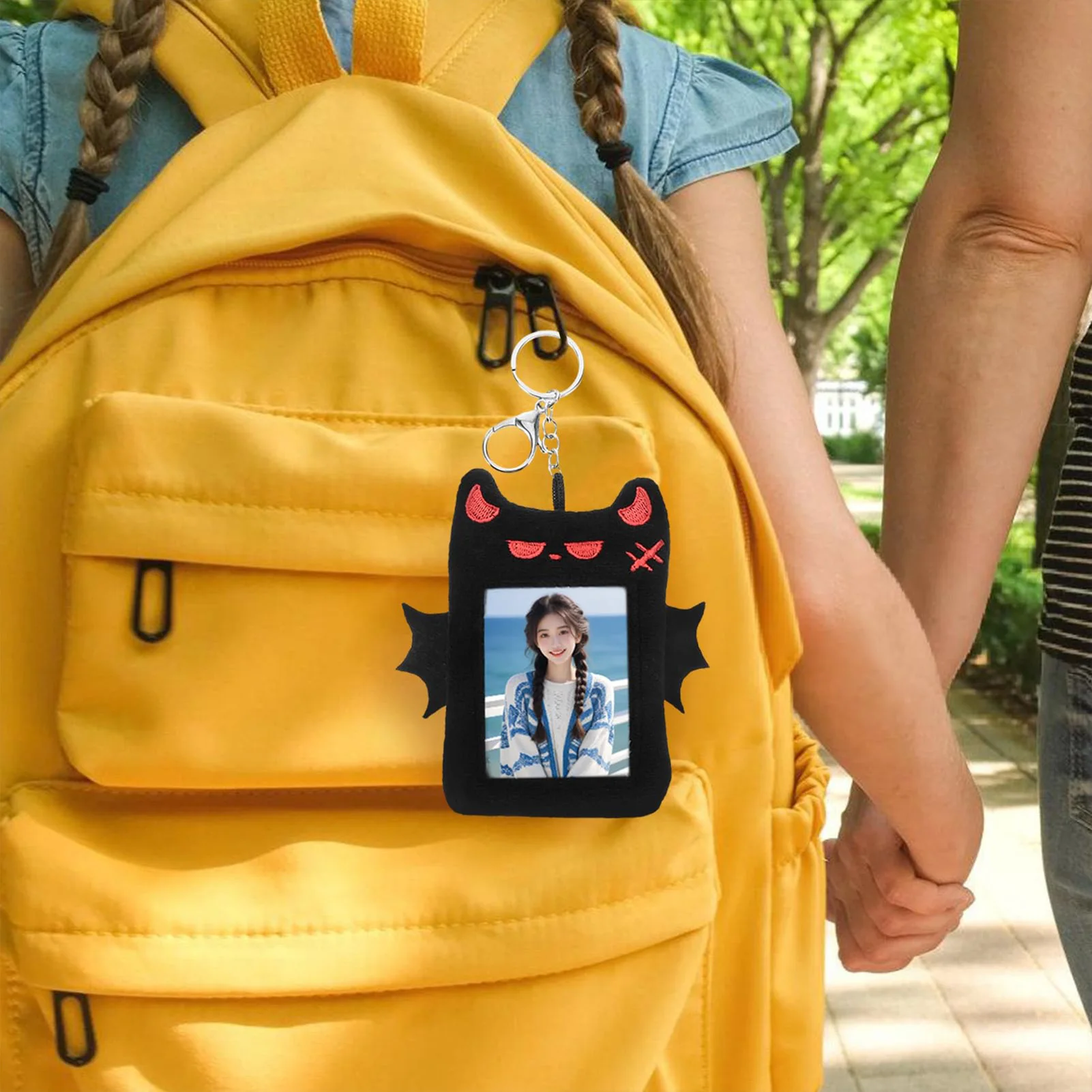 حامل بطاقات الصور الفوتوغرافية من القطيفة على شكل شيطان كرتوني، بطاقة هوية جرلي محمولة، حافظة واقية لبطاقة الصور والملحقات