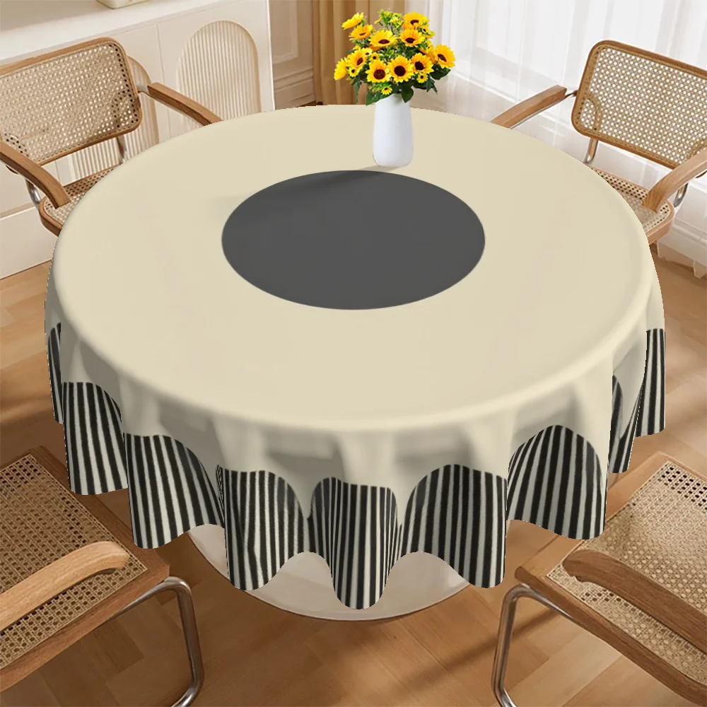 One round tablecloth with geometric stripes. This modern tableware is perfect for family meals.zyc