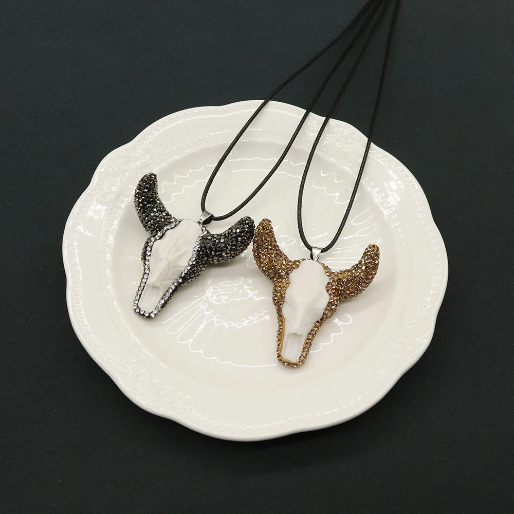 

Bull Head Shape Resin Rope Chain Necklace Inlaid Yellow/black Rhinestone Design Charms Accessory 1 Pc For Fashion Woman/Man Wear