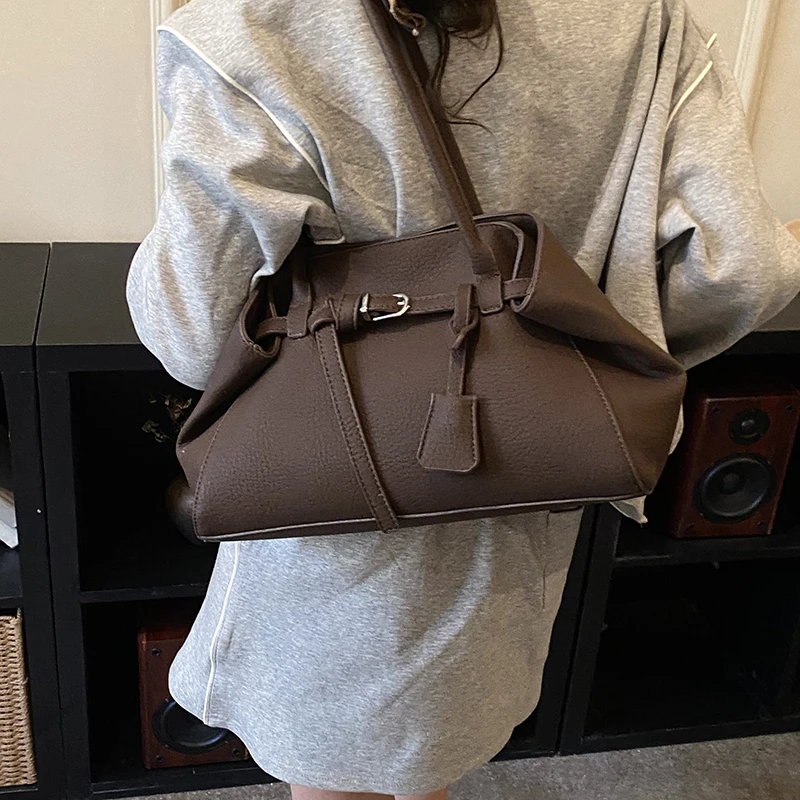 

Женская сумка через плечо из искусственной кожи, весна 2026, новая модная ретро-модель, сумка-багет, дизайнерская сумка класса люкс, вместительная сумка-тоут