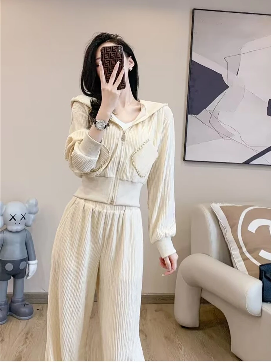 طقم رياضي نسائي كاجوال جديد لموسم الخريف، هودي راقي بنمط مميز وبنطلون واسع الساق، طقم من قطعتين أنيق من نسيج البوليستر