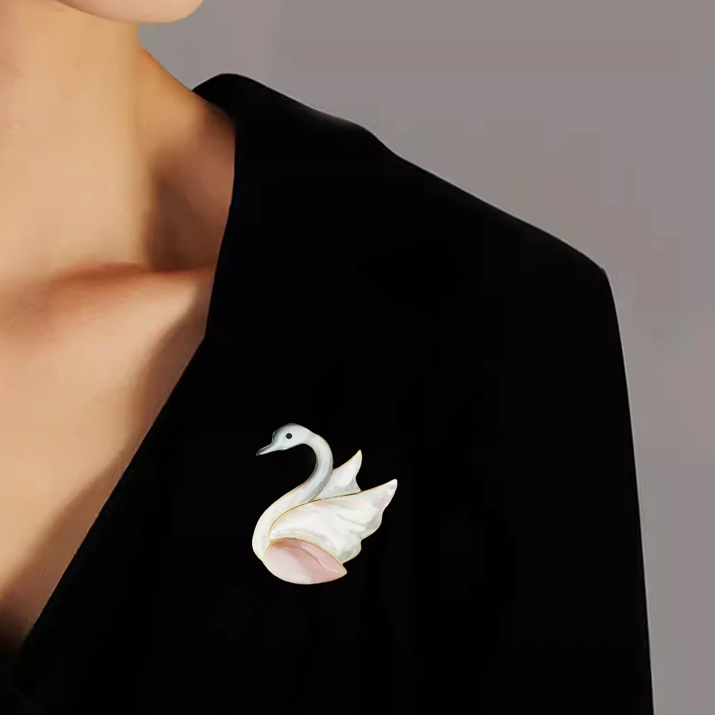 Natural Mother-of-Pearl Shell Swan Brooch Women\'s Elegant Animals Corsage Banquet Suit Badge Enamel Lapel Pin Fashion Accessory