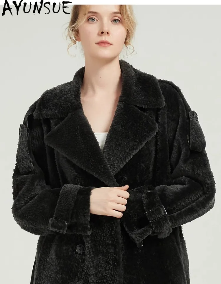 سترة من الجلد الطبيعي الحقيقي من AYUNSUE ملابس شتوية معطف فرو من جلد الغنم الطبيعي للنساء 2025 معطف طويل للخندق للسيدات