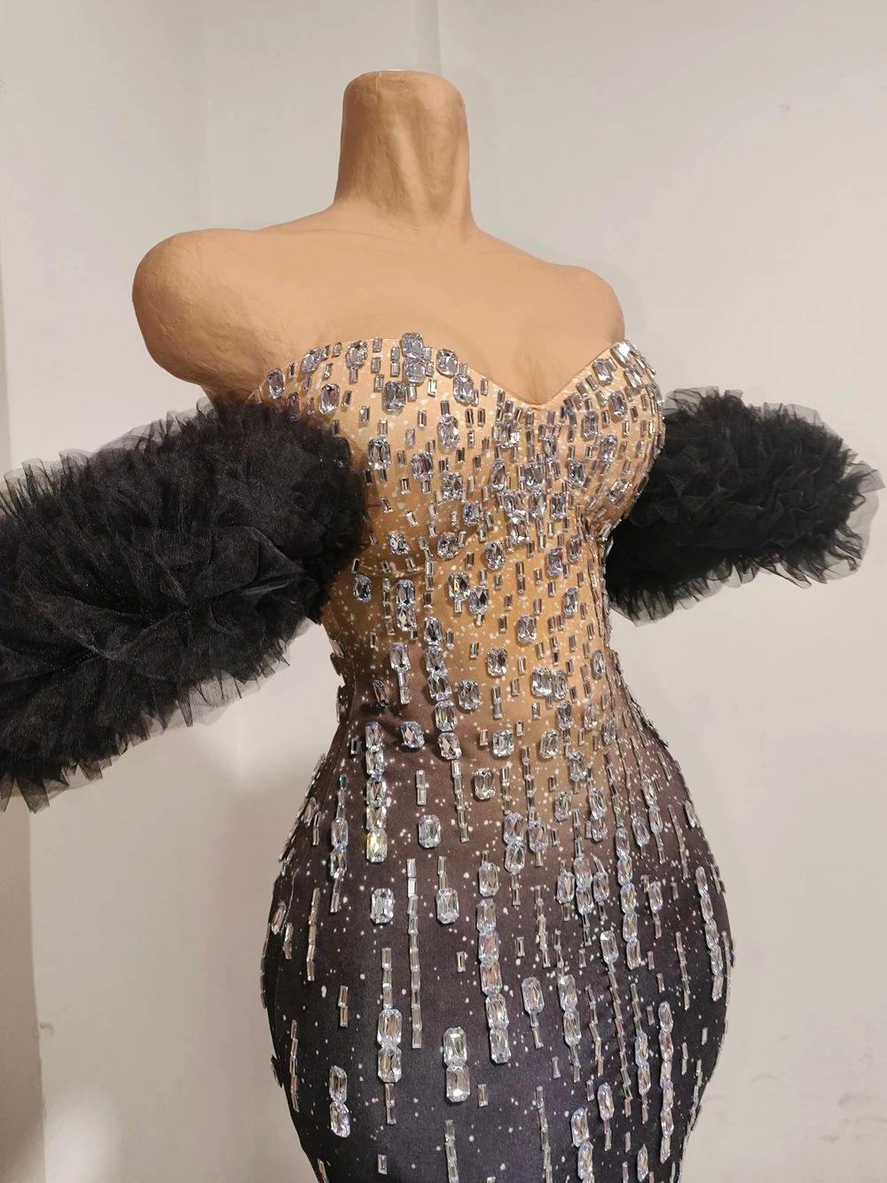 Glinsterende strass steentjes - Women Formal Wear Photoshoot recensie en prijs