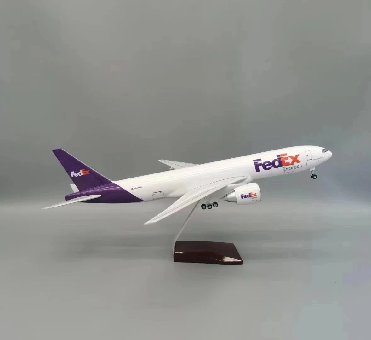 

47CM 1/157 Scale Aircraft B777 FedEx Express Airways Plane Model Toy For Children With Lights Resin Diecast Gift For Collections