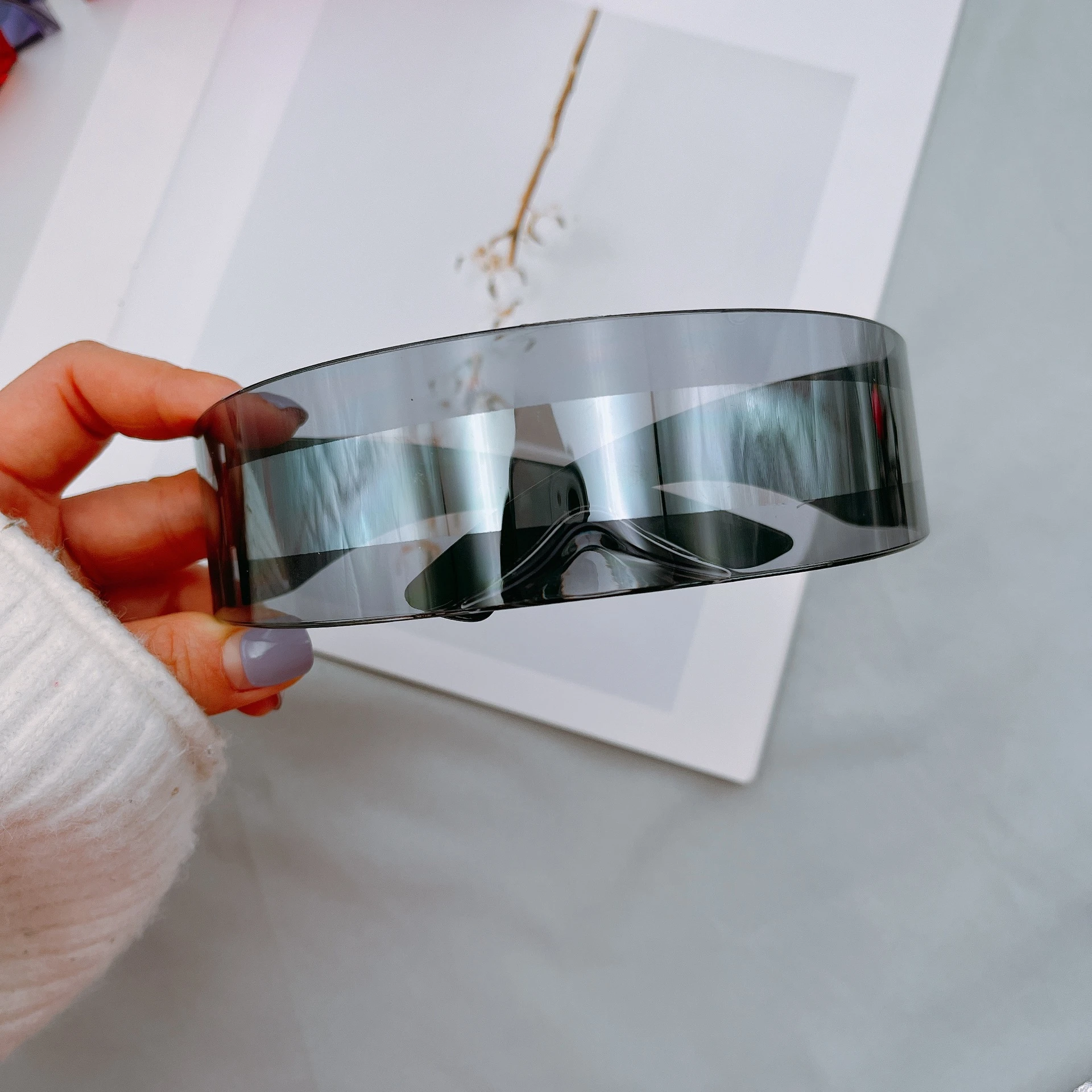 Futuristische Damen-Sonnenbrille mit schmalem Visier, Laser-Brille, Persönlichkeit, verspiegelte Gläser, integrierte Herren-Sonnenbrille – Detail 16
