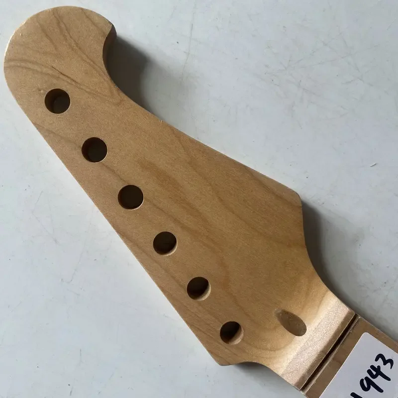 EN943  NO LOGO ST Electric Guitar Neck Maple Wood 22 Frets for DIY Guitar Parts Right Hand Wood Damage