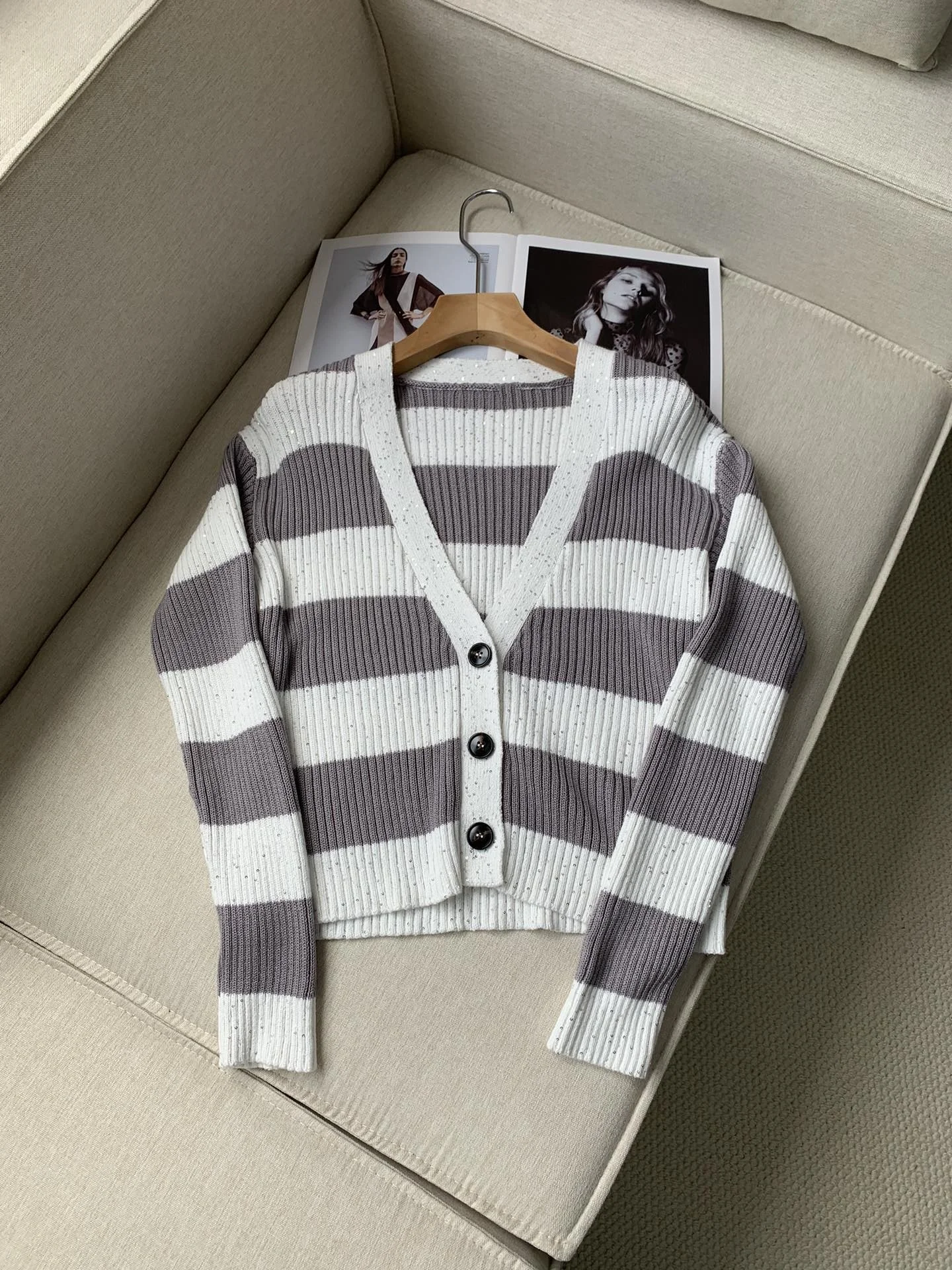 

Women Sequins Striped Sweater V-Neck Single Breasted Long Sleeve Casual Female Knitted Pullover