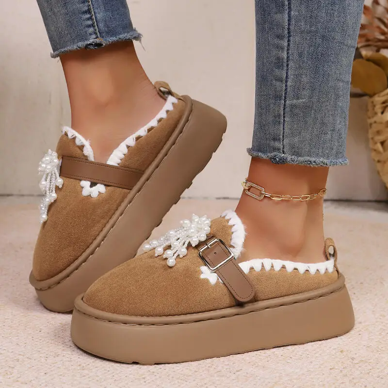 الفاخرة اللؤلؤ سلسلة سميكة القاع الجلد المدبوغ البغال النعال النساء 2025 شتاء دافئ أفخم عدم الانزلاق شبشب منزل المرأة المنزل الشرائح