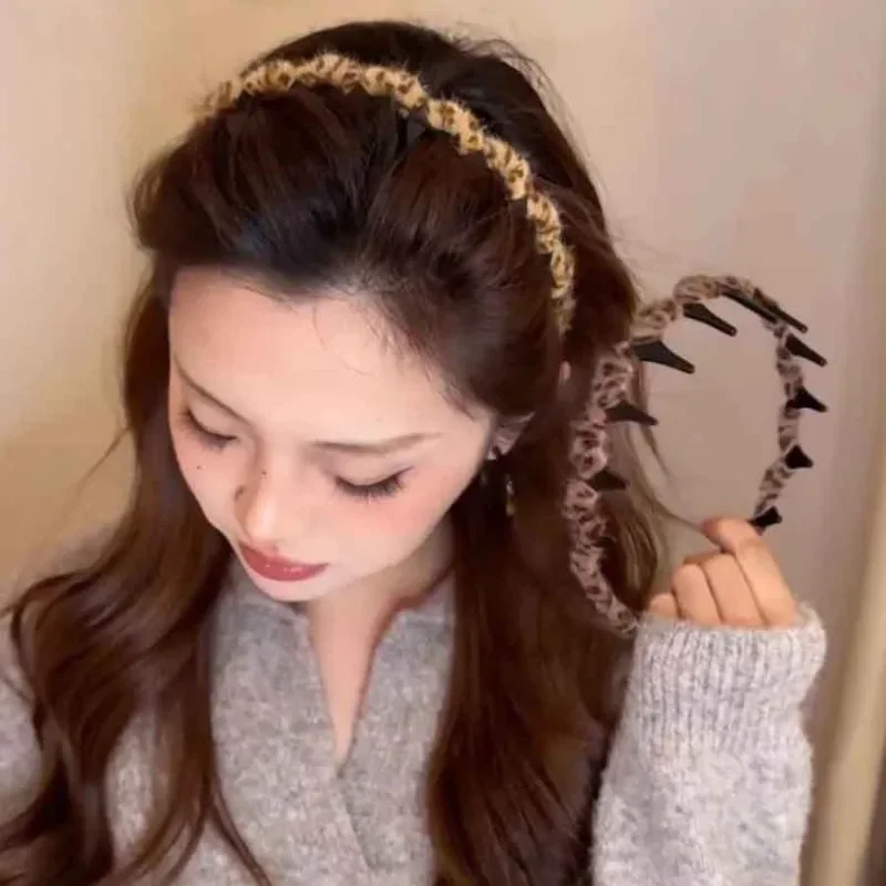 Korean version of leopard print fashion high-end woolen headband, female fluffy high skull, face washing, hair headband