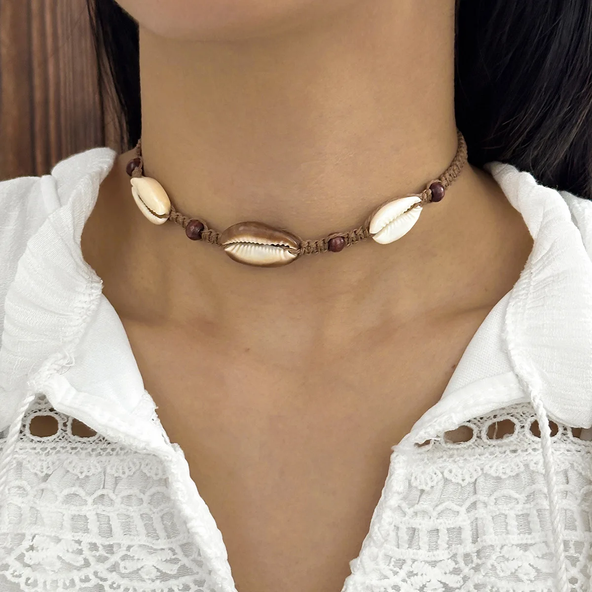 

Beach style jewelry, shell beaded pendant, single-layer necklace, braided rope adjustable collarbone chain for women