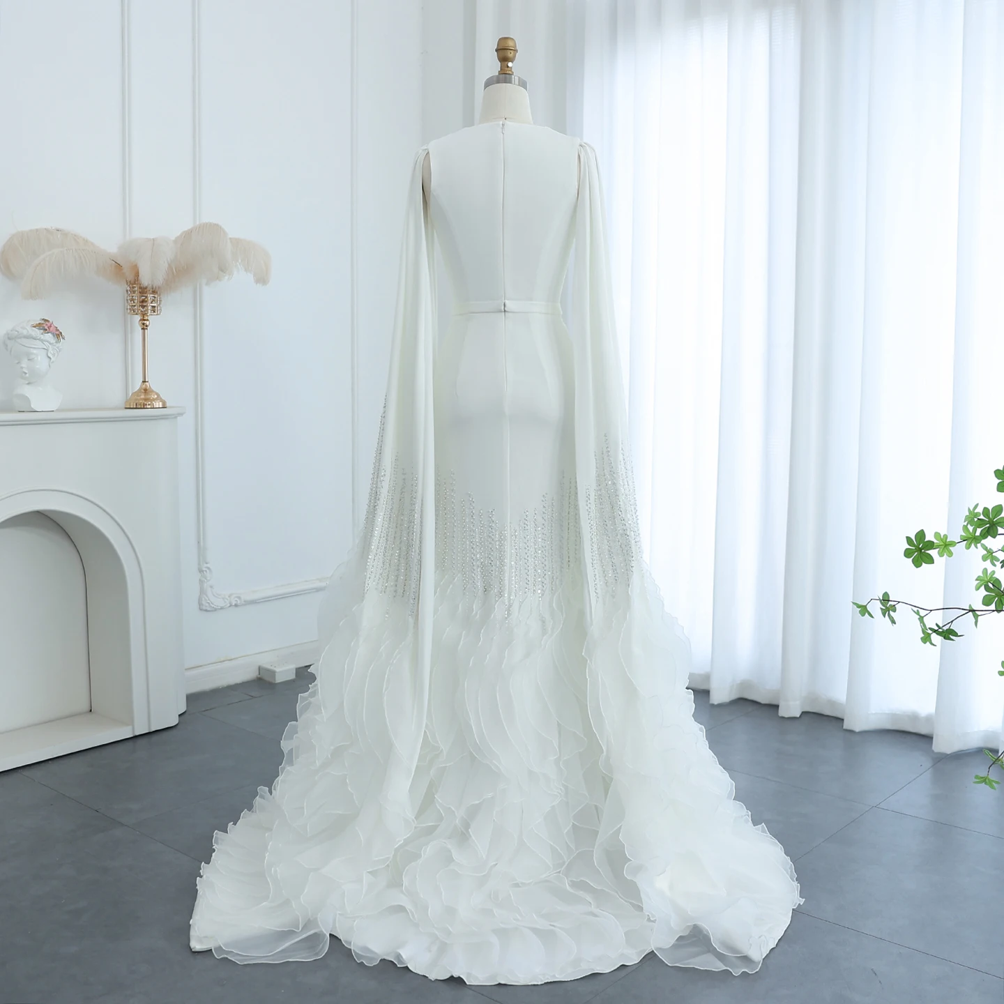 Sharon Said Luxuriöse Meerjungfrauen-Abendkleider in Nude mit Cape-Ärmeln und gestuften Rüschen für arabische Hochzeitsfeiern SS440 Maßanfertigung – Detail 24