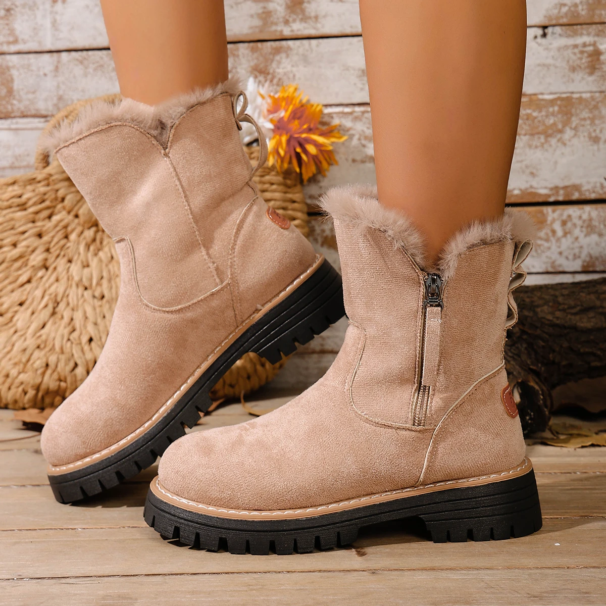 نمط جديد فاخر المرأة الثلوج أحذية النساء شتاء دافئ مصمم الازياء منصة الأحذية عدم الانزلاق قصيرة أفخم الشقق الجلد المدبوغ الأحذية