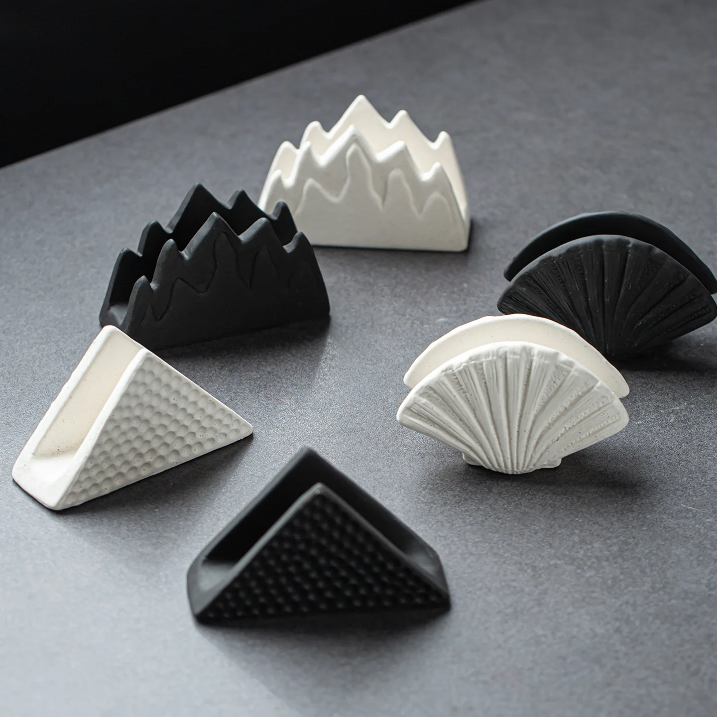 Minimalist Creative Ceramic Napkin Holder Home Restaurant Hotel Cafe Tissue Rack Napkin Stand Storage Organizer Desktop Ornament view 2
