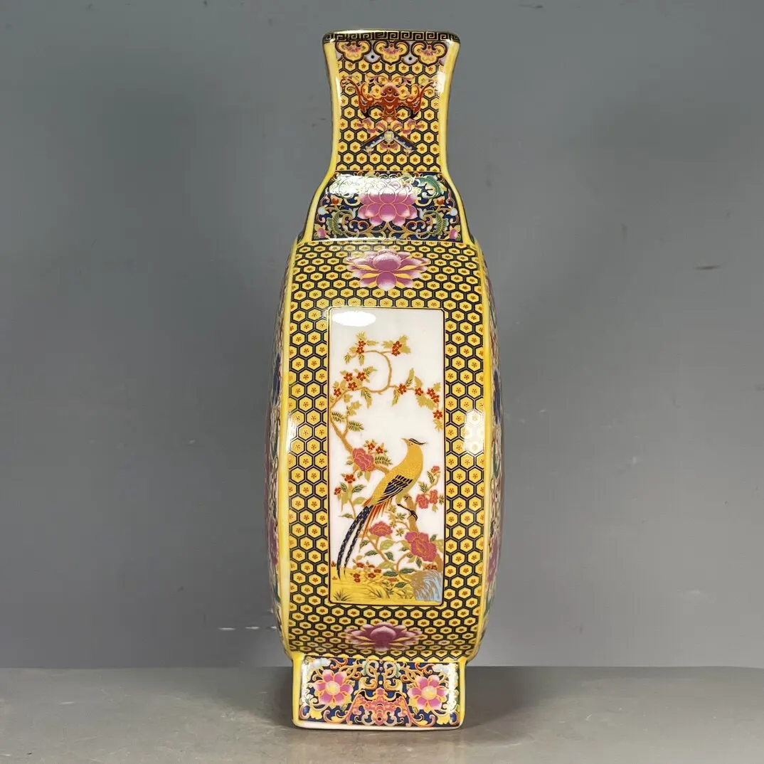 Chinese-Style Red-Ground Enamelled Porcelain Moon Flask Vase Exquisite Gold Floral and Bird Design Vintage-Style Home Decor