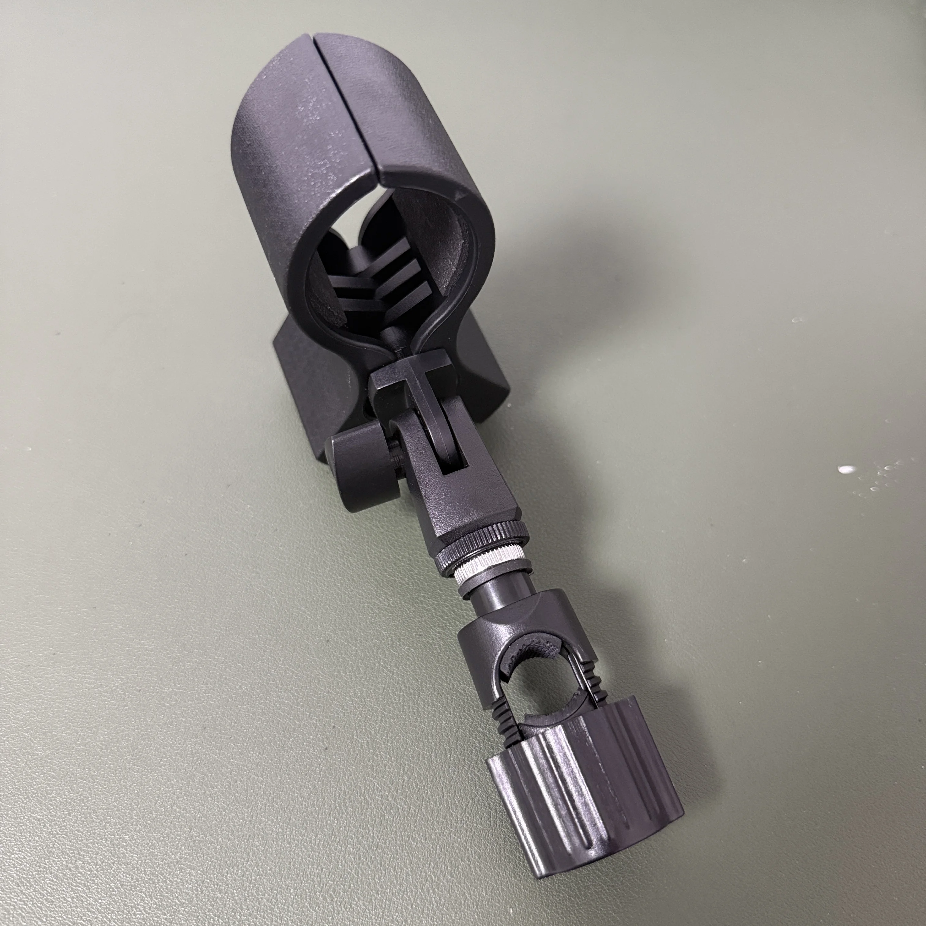 Universeller dünner Stangenclip, Multi-Winkel-Handventilatorhalter, Mikrofonhalter, Rückspiegelstange für Regenschirm, freihändiges Design