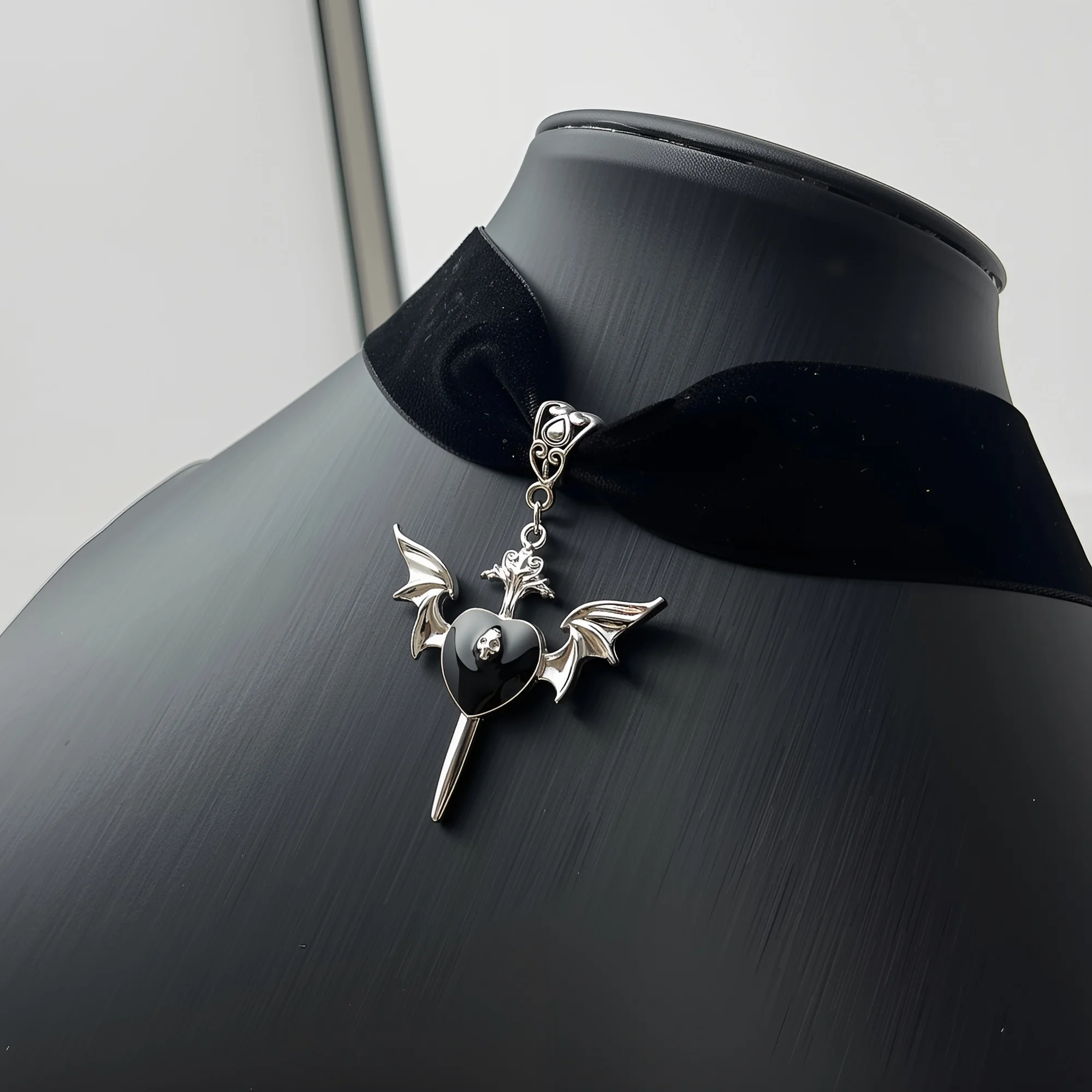 1 piece Gothic Winged Skull Enamel Black Heart Pendant Velvet Choker a Vintage Punk Necklace Suitable for Women as a Gift - view 2