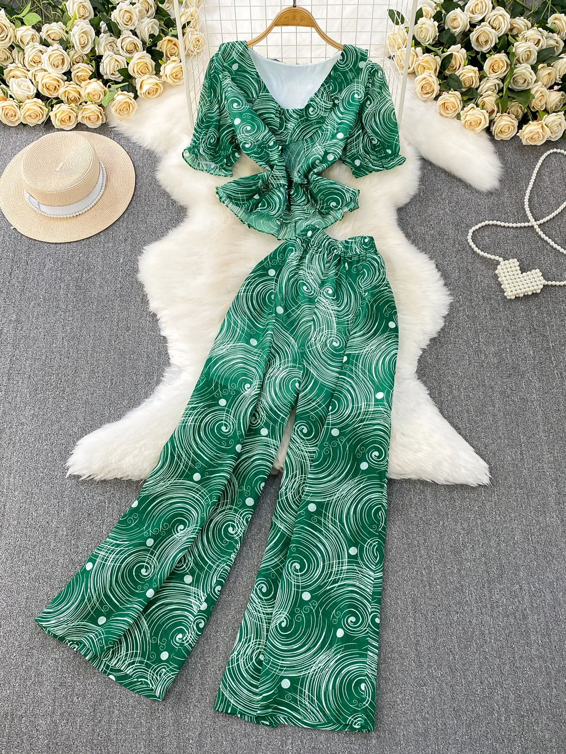 

Slimming V-Ne ort Sve T-irt with Pleated High Waist Printed Chiffon Straight Leg Long Pants Two-Piece Set for Young ...