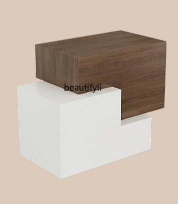 

Clothing store window display table placed in the island table, small paint table in the island water table