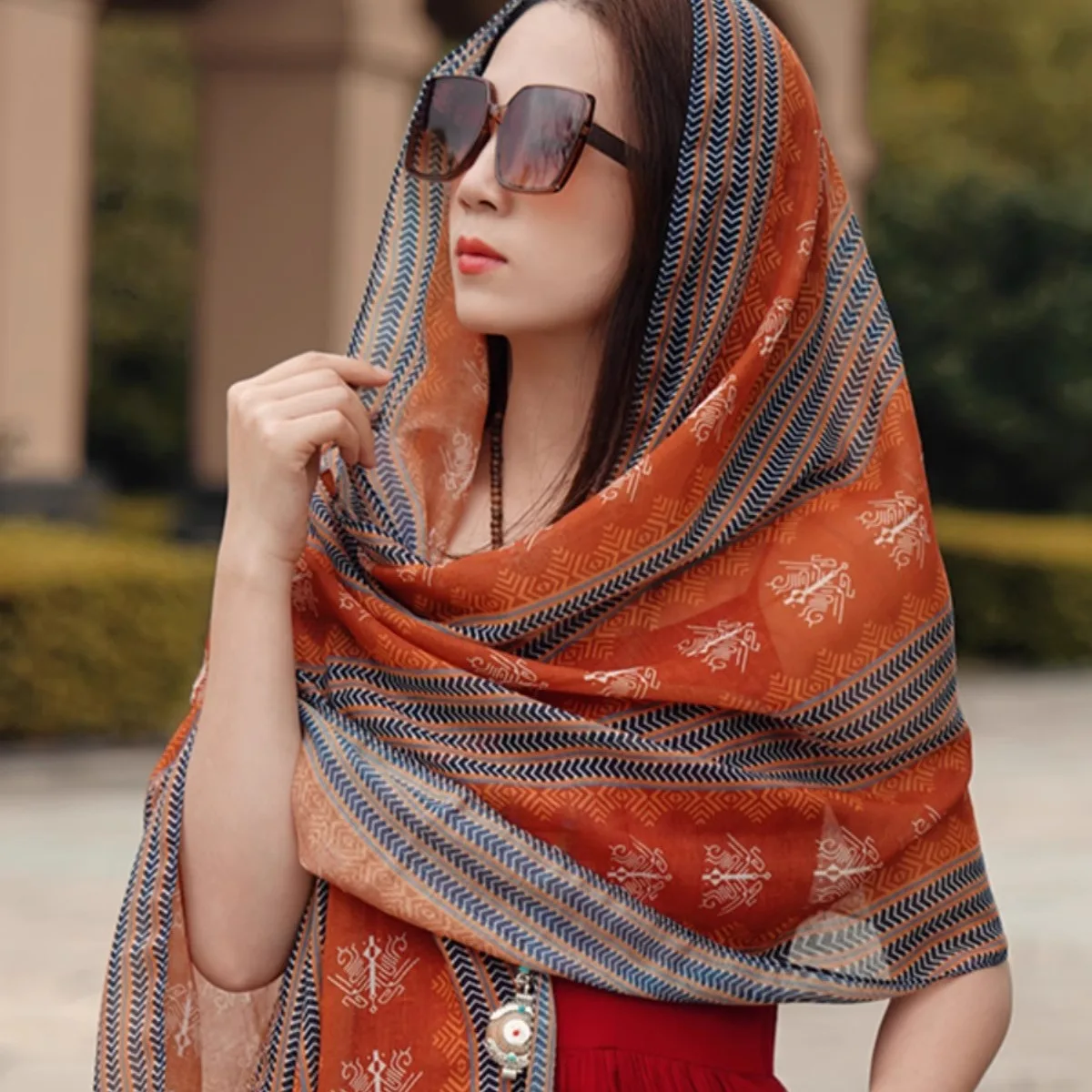 

Весенне-летняя новая солнцезащитная шаль с длинным этническим стилем, модная прямая трансляция, взрыв, новая тонкая китайская туристическая фотография