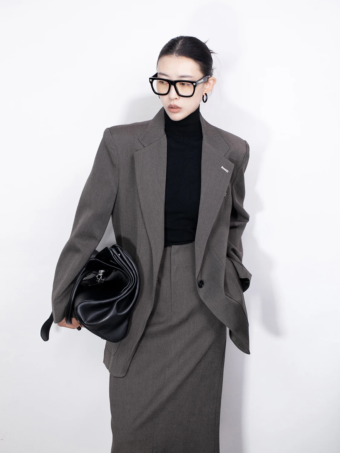 

Комплект из шерстяного костюма Biossance: юбка и пальто свободного кроя с одной пуговицей, роскошный уличный стиль, женский деловой повседневный комплект с длинными рукавами