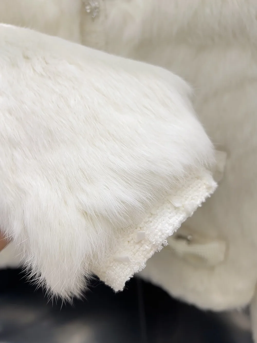 Abrigo de piel de conejo de un solo pecho para mujer, chaquetas francesas elegantes de alta sociedad, industria pesada, lazo con cuentas, cuello redondo, manga larga, invierno