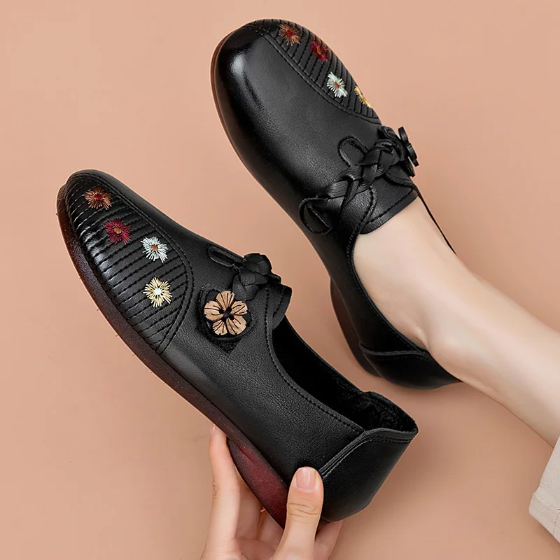 Spring and Autumn Women Leather Breathable Ladies Comfortable Slip on Flats Shoes Woman Casual single Shoes free shipping
