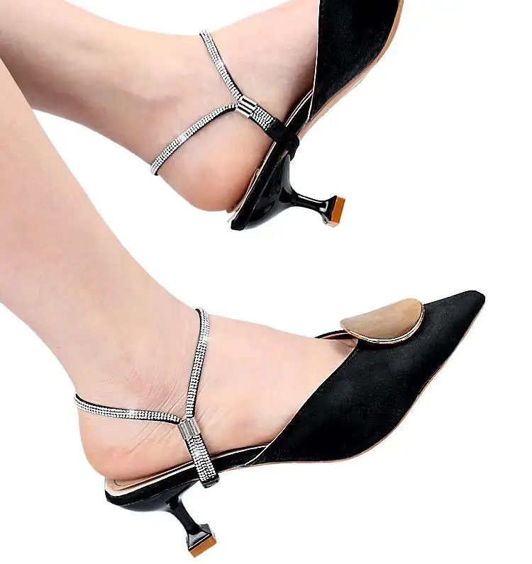 Damen-Sandalen mit hohem Absatz, festem Knöchelriemen und Schnürsenkeln, rutschfeste Absatzriemen, modische Strass-Verzierungen, elastische Schnürsenkel, Schuhaccessoires. – Detail 12