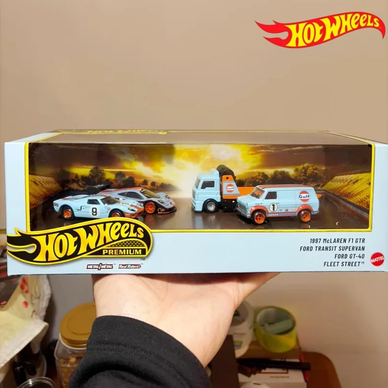 hot-wheels-1-64-le-mans-garage-gulf-oil-livery-gmh39-mclaren-f1-ford-gt40-modellino-auto-da-corsa-vintage-in-metallo-da-collezione-regalo-per-ragazzi