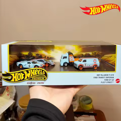 Hot Wheels 1:64 Le Mans Garage Gulf Oil Livery GMH39 McLaren F1 Ford GT40 Diecast Vintage Racing Car Model Collectible Boy Gift