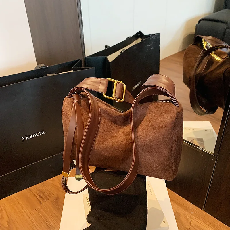 

2025 Vintage Matte Pillow Bag, Minimalist Commuter Shoulder Purse for Women, Chic Crossbody Tote, Versatile Day to Night Bag