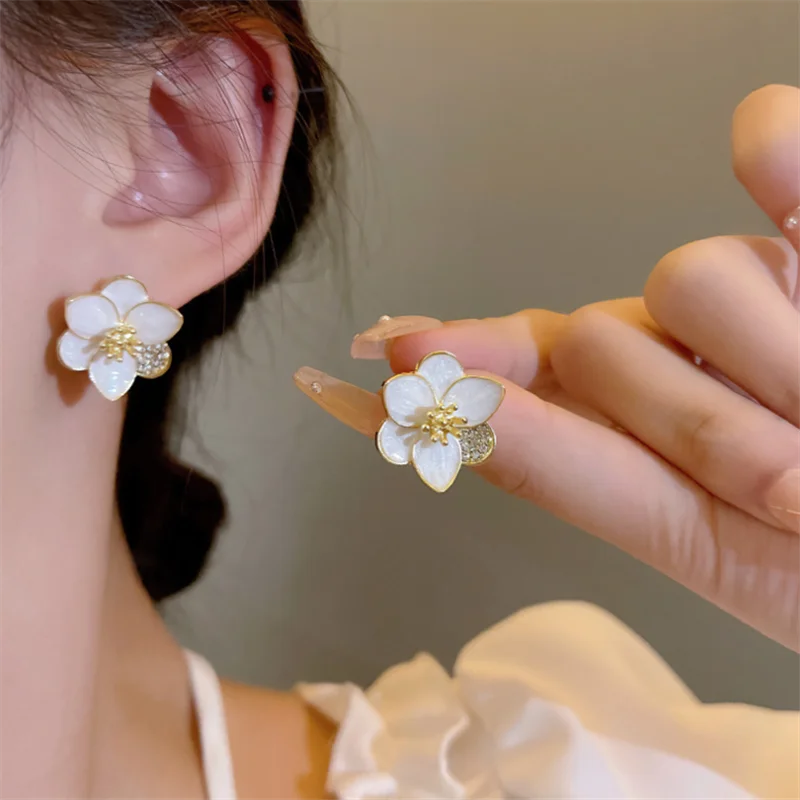 

Elegant Bijou Fashion white petals ear stud Earrings for Women Girl Gift Jewelry Wholesale