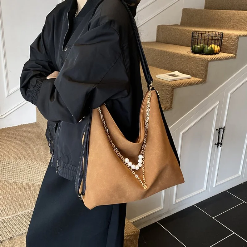 

Women's Hand Bag Made Of Quality Leather With Elegant Style And Trendy Design For Daily Commute​