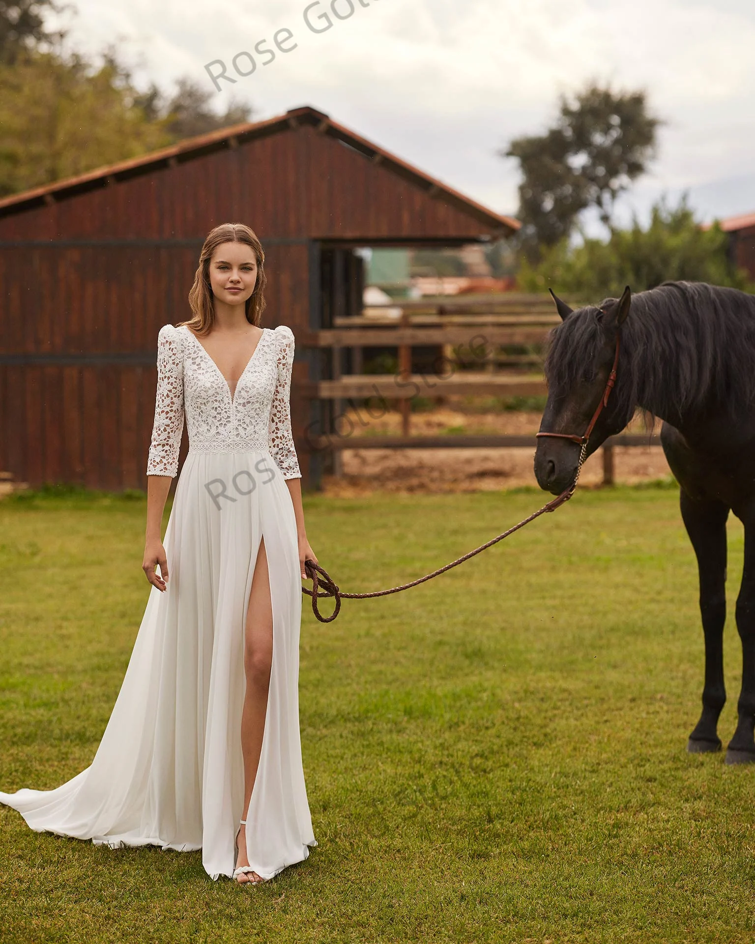 Aラインボヘミアンウェディングドレス、Vネックレースブライダルガウン、七分袖、カスタムメイド、ハイ スリット、スイープトレイン、女性用ローブドソリエ