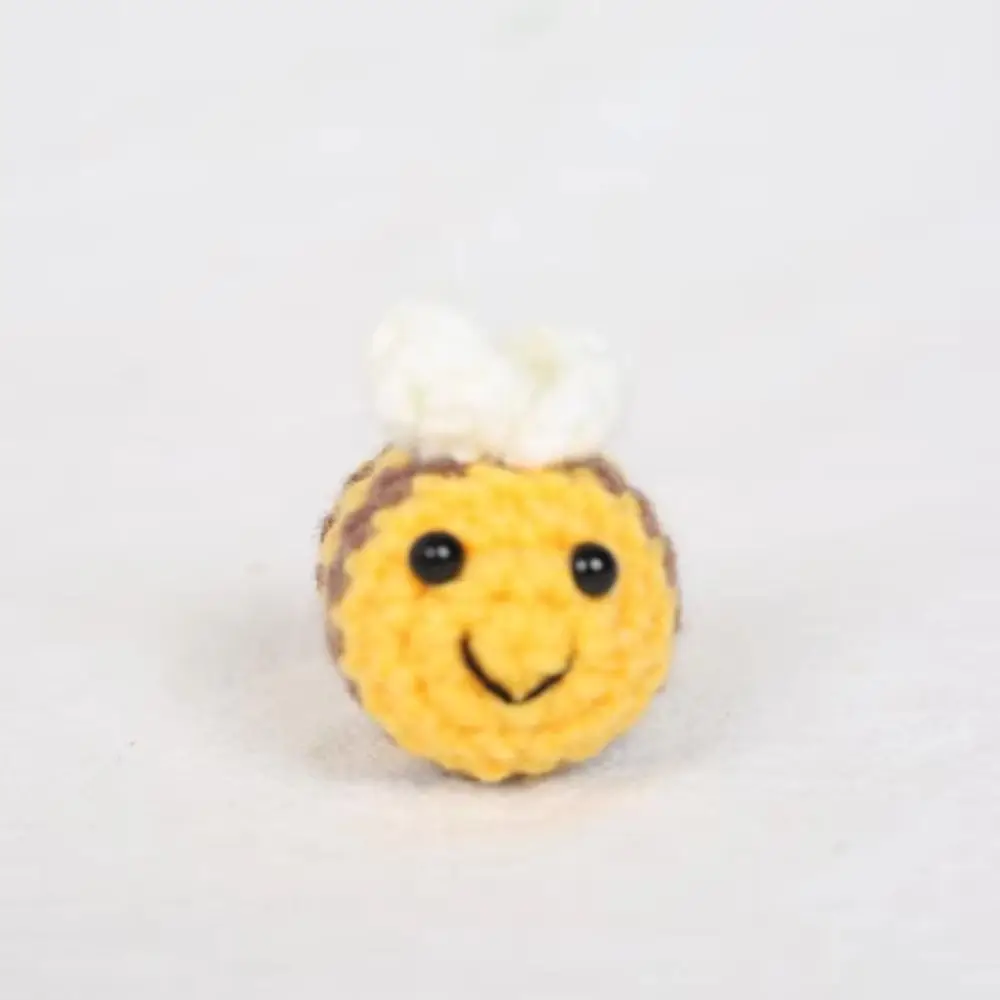 Niedliche handgefertigte Cartoon-Bienen-Anhänger, fertiges Produkt, handgemachte Häkel-Schlüsselanhänger, gewebte Kawaii-Strick-Insekten-Tiere – Detail 6