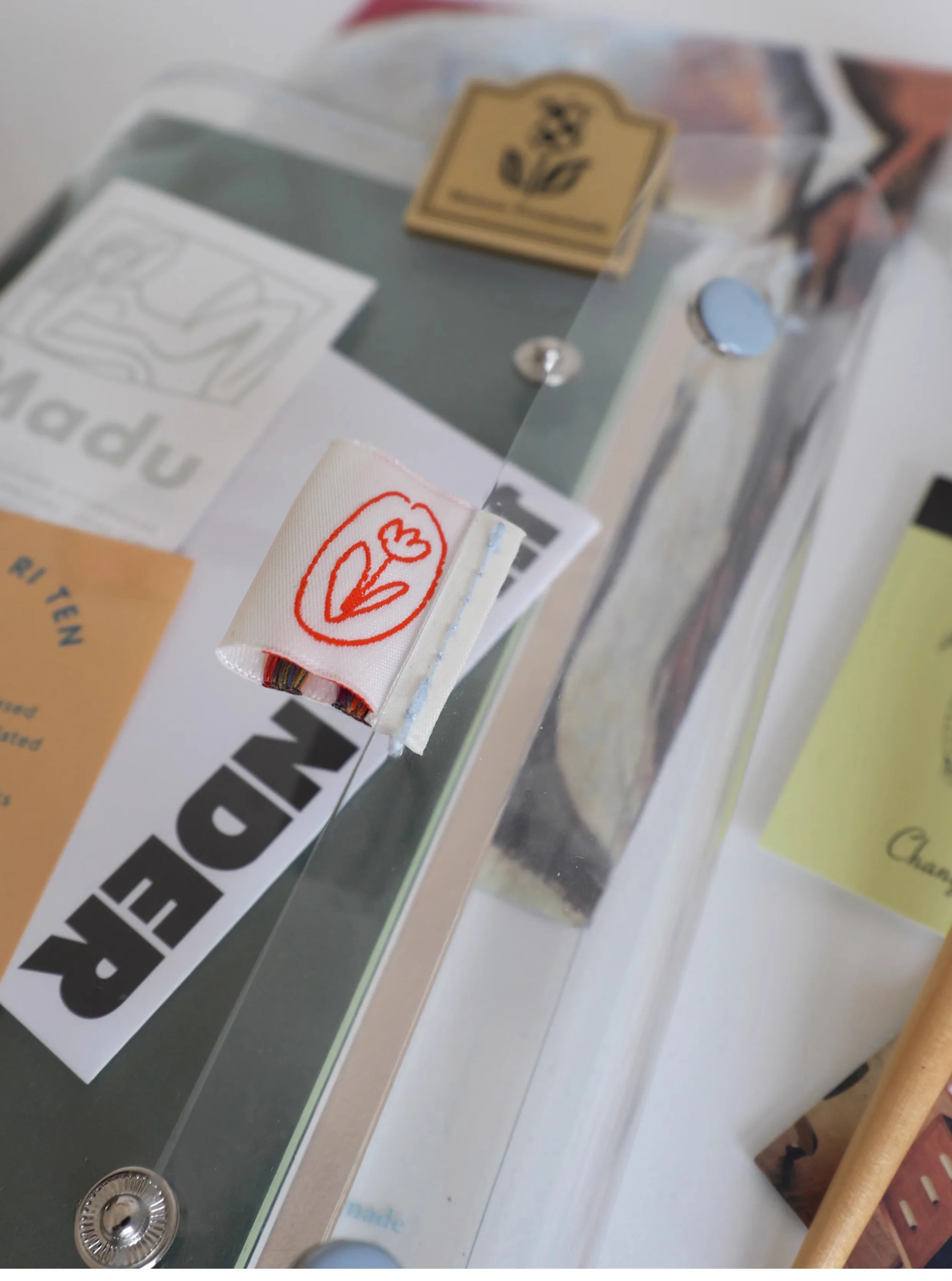 Organizer/Planer/Notes z przezroczystego PVC z logo tulipana z podwójnym guzikiem, na zdjęcia, z luźnymi kartkami, idealny na podróże. — zdjęcie produktu 5