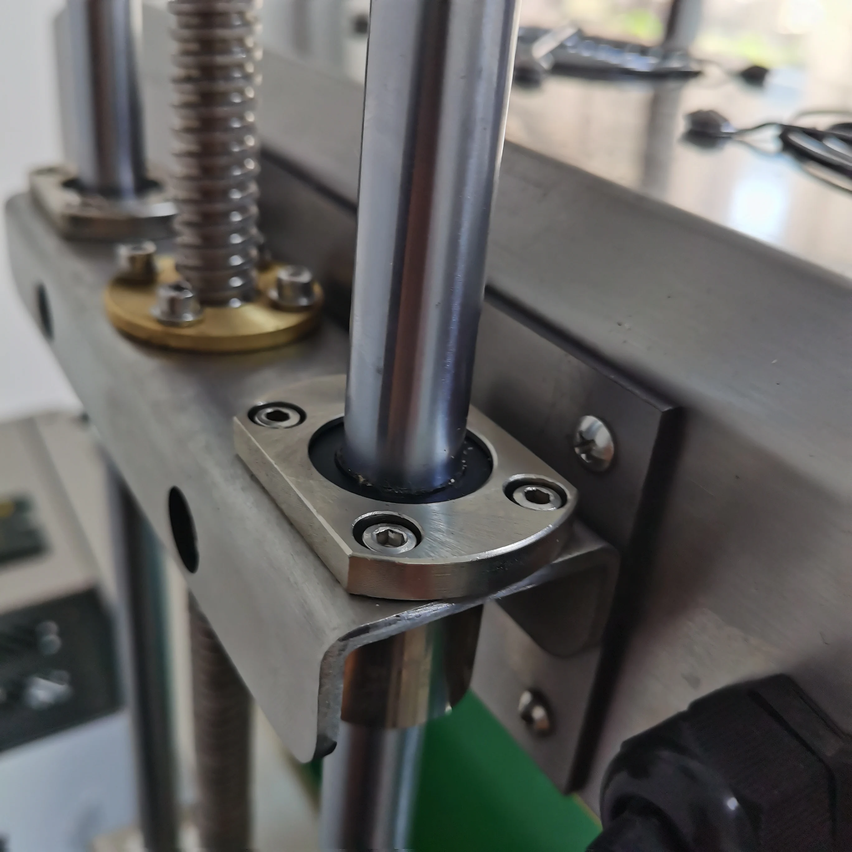 

Новая автоматическая машина для индукционной запайки пластиковых крышек для широкогорлых бутылок PBOBP, машина для запайки алюминиевой фольгой из нержавеющей стали