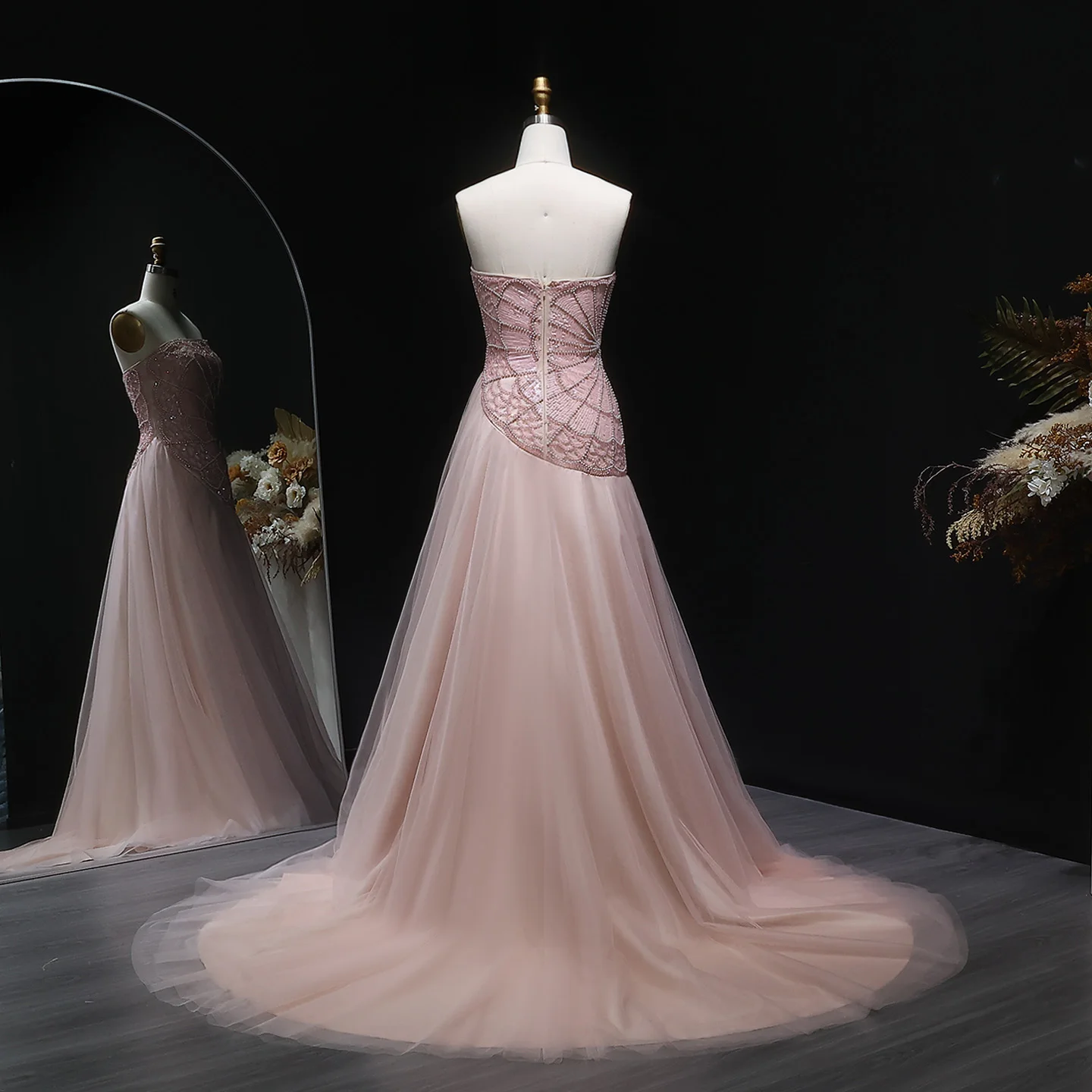 ชารอนกล่าวว่า ชุดราตรีทรงเอไลน์สีชมพูหรูหรา ประดับด้วยลูกปัดอย่างมีระดับ สายเดี่ยวแบบอาหรับ สำหรับงานปาร์ตี้หรืองานพรอม สำหรับผู้หญิง รุ่น SS287 สามารถสั่งตัดได้