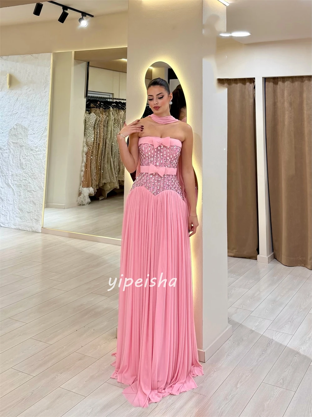 Abiti da sera lunghi senza spalline dritti con fiocco in strass in chiffon elegante stile moderno personalizzato abbinati di alta qualità