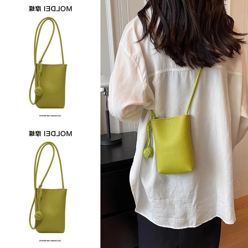 

Summer summer super fire messenger small bag girls new green mini walking texture niche mobile phone bag