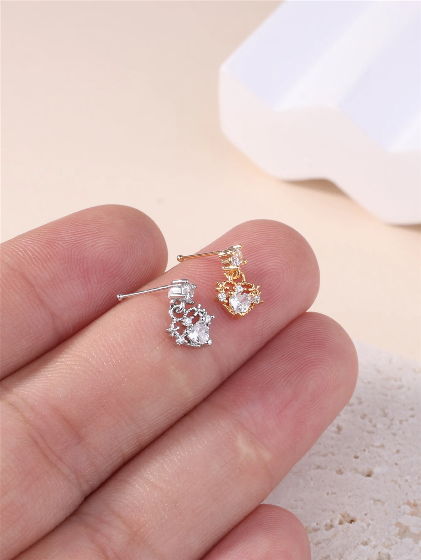 Thin Dangle Nose Studs Mini Pink CZ Heart Charm Dangle Nose Bone for Women Girl Cute Nose Piercing Jewelry Nostril Jewelry 24G