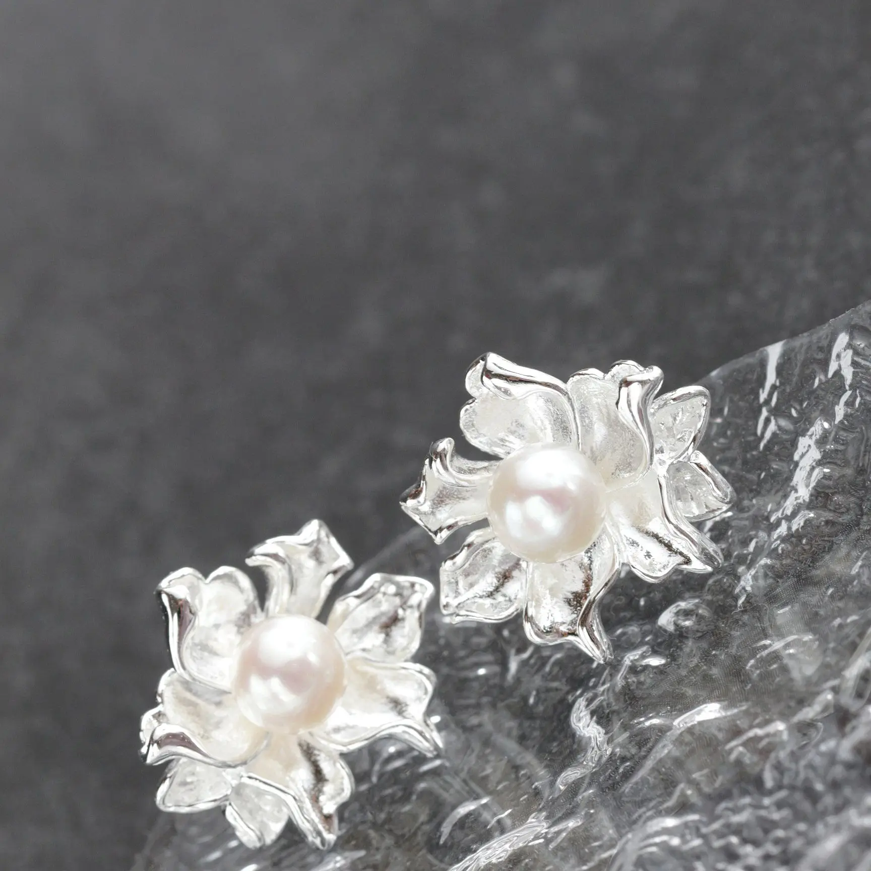 

Authentic 925 Sterling Silver Fashion Big Petal Earring Inlaid 8mm Natural Freshwater Pearl Earring National Style Jewelry