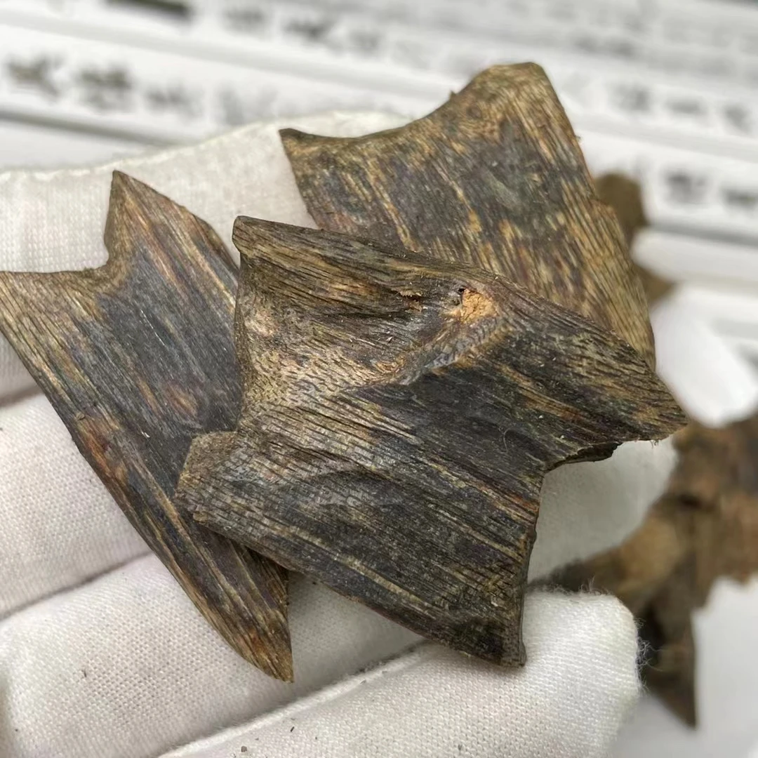 

Kynam-Infused Cambodian Oud Bakhoor & Palo Santo (Super Grade)