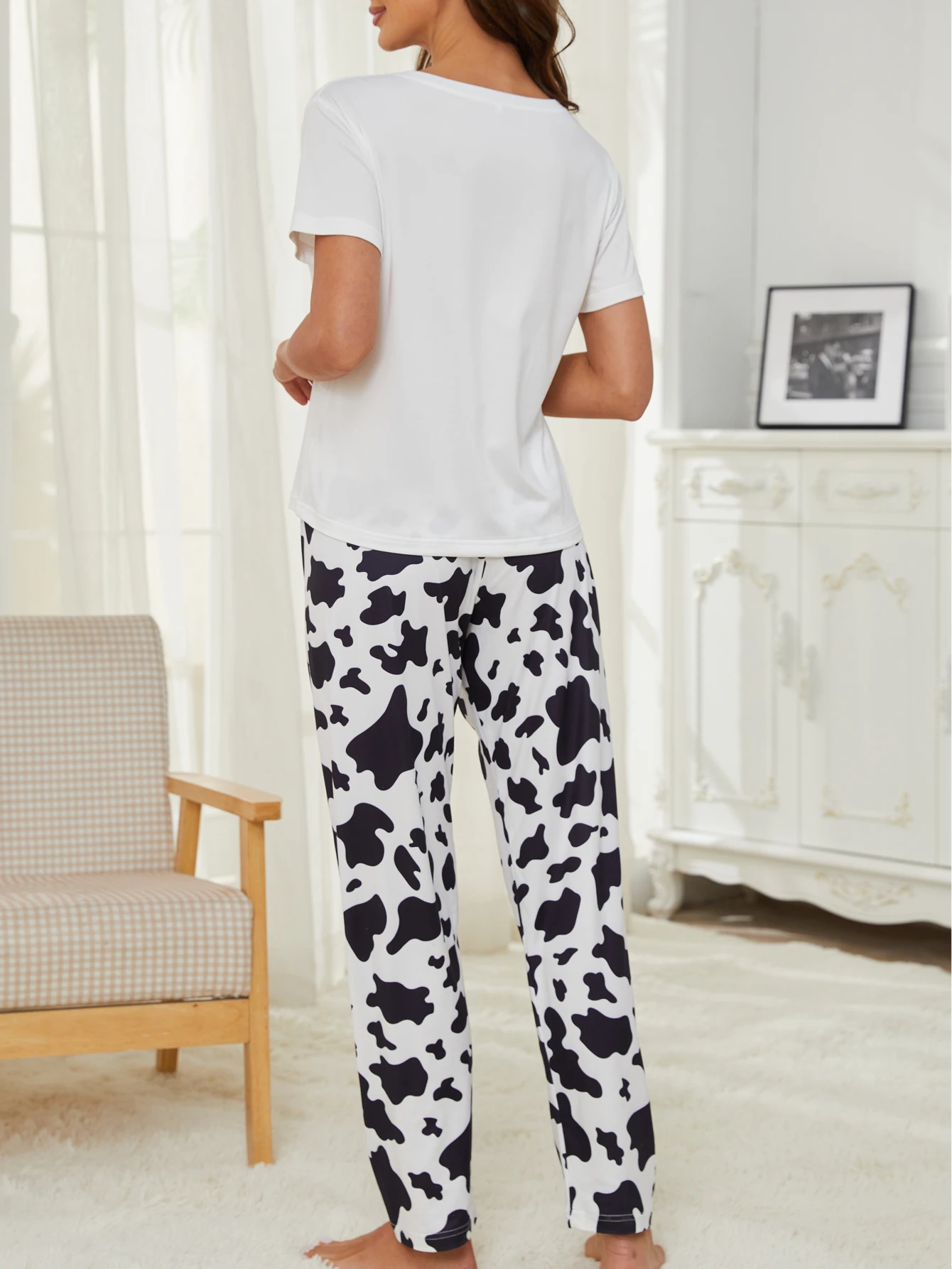 Cow print print pajama set for women simple crewneck pullover short-sleeved top and loose stretch trousers women\'s loungewear