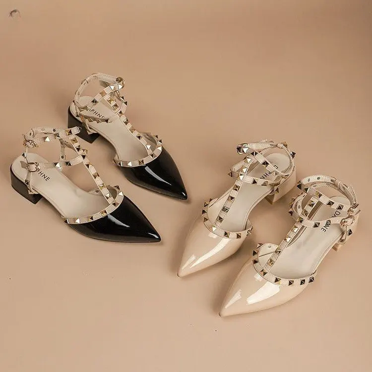 French 2024 Summer New Retro Pointed Head Thick Rivet Color Flat After Empty Head Sandals Women