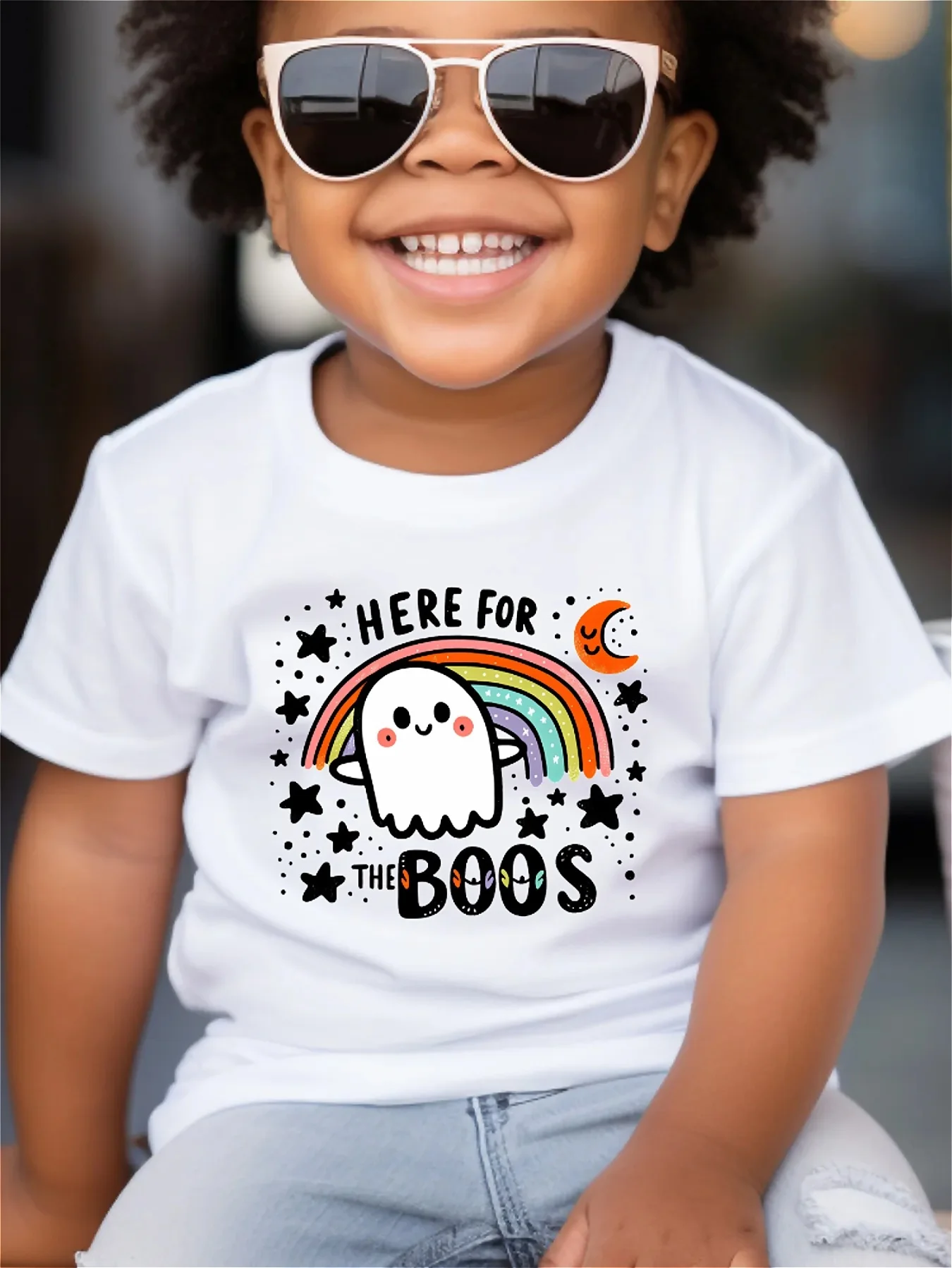 

Halloween boys' T-shirt Here for the boos letter print ghost and rainbow pattern print casual soft round neck short sleeved top