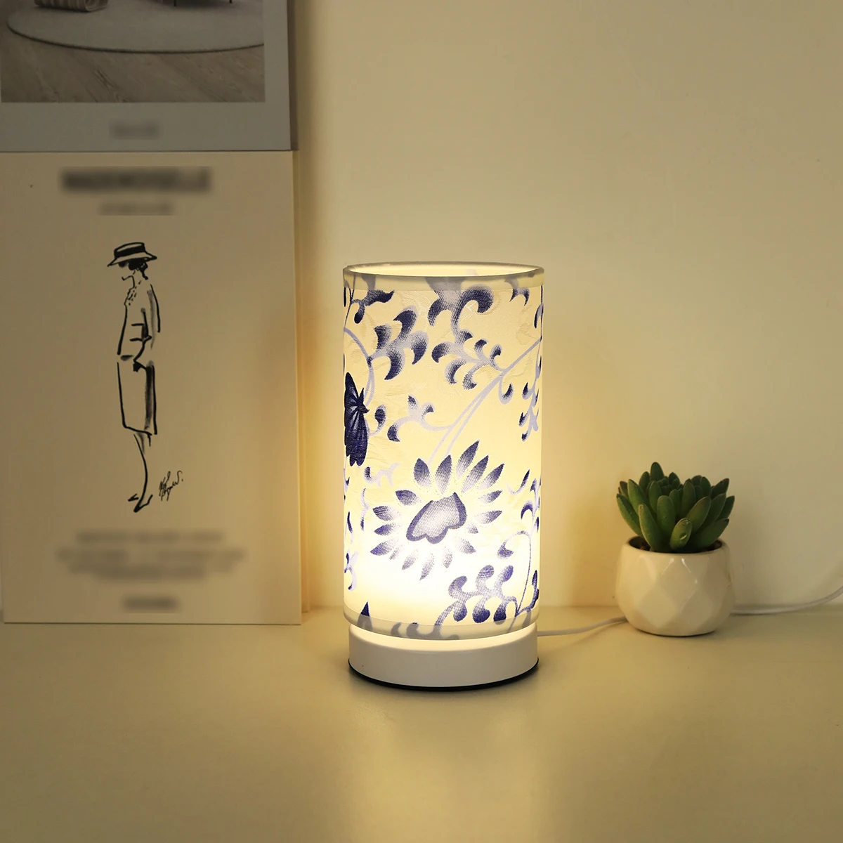 Modern fabric blue and white porcelain desk lamp, home warm lighting desk lamp suitable for bedrooms, study rooms