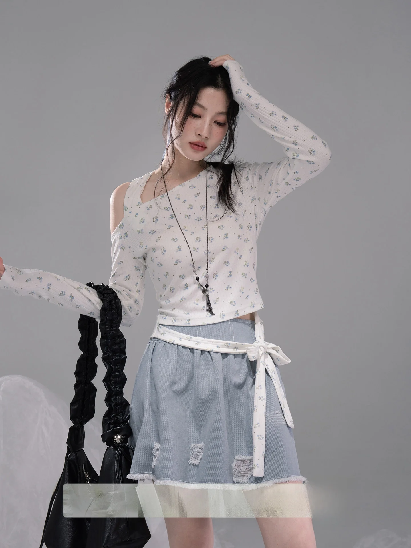 

Вязаный топ COTRE Early Spring с открытыми плечами, цветочный принт, белый, мягкий, облегающий, с длинными рукавами