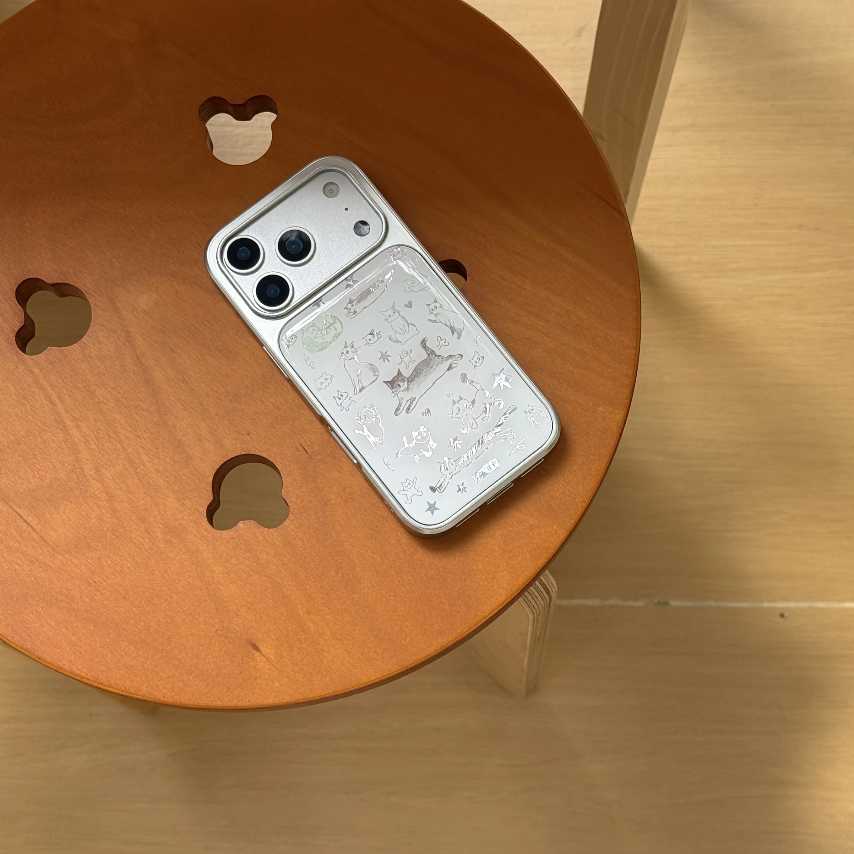 전기도금된 손그림 고양이와 푹신한 장식이 있는 귀엽고 사랑스러운 아이폰 17 16 15 14 11 12 13 프로 맥스 플러스 백 커버